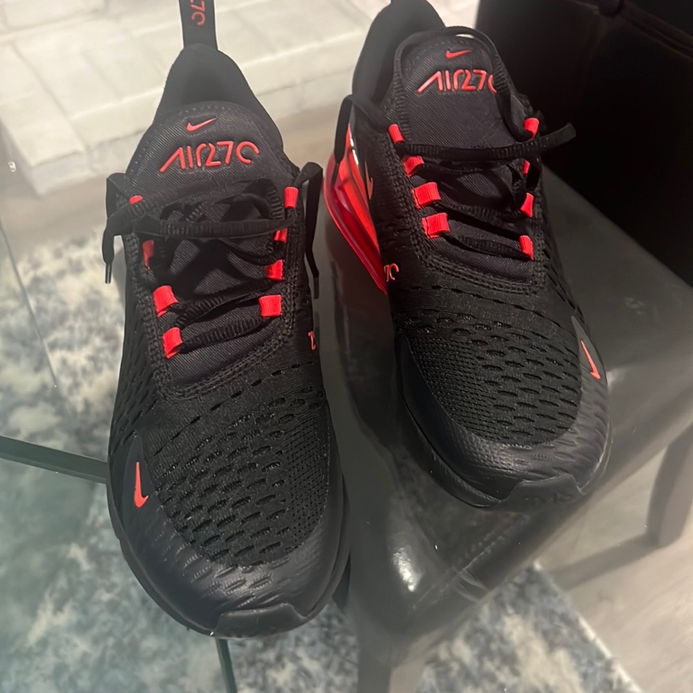 Excellent shoe and only worn twice. Stylish Air Max 270 rare color way